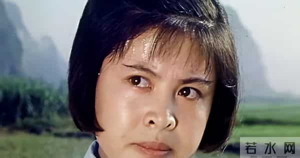 她巅峰时选择移民美国,刷盘子也没有回来,如今仍是在美打工人