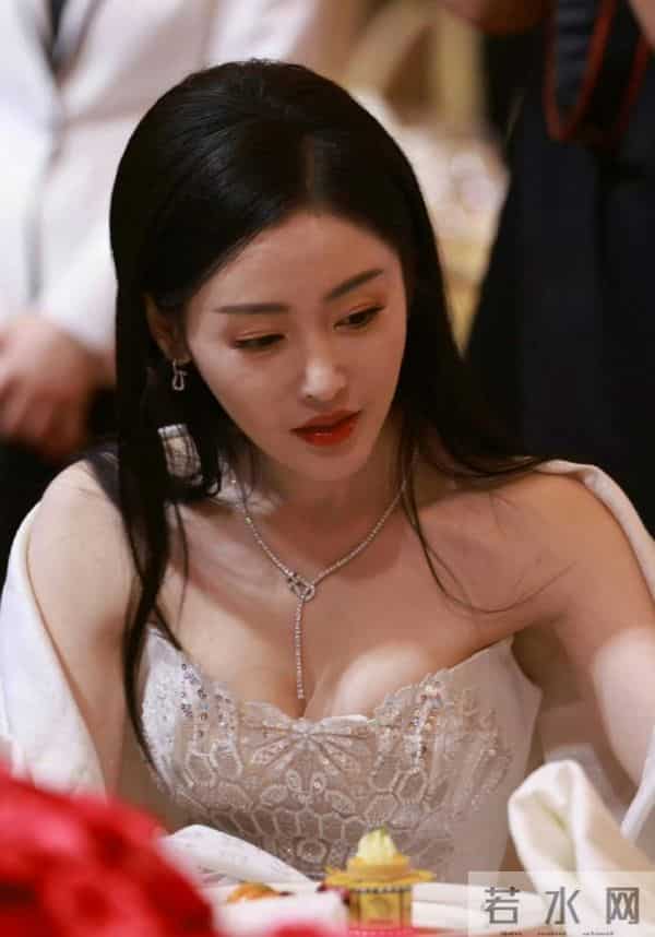 张天爱活动生图也太美了吧！这韵味也太有张力了。