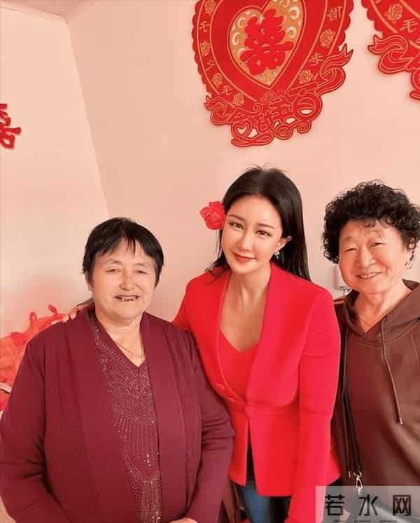 42岁香港艳星下嫁山东农村，曾不雅照满天飞，现状曝光，她后悔吗