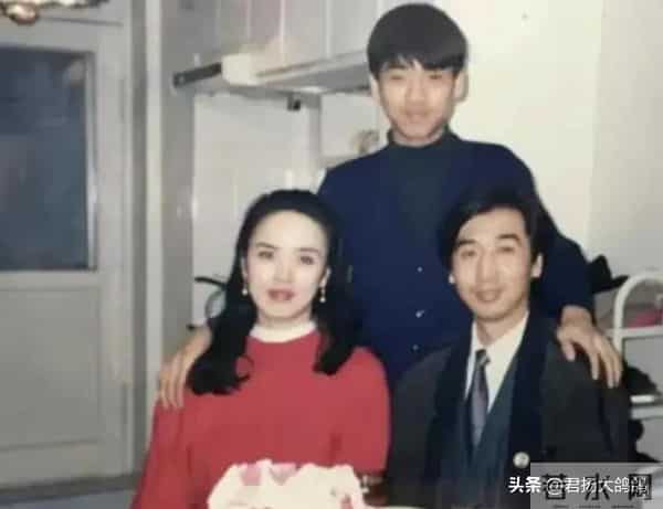 爸是导演,妈是演员,演技不次于朱亚文,47岁演《大生意人》红了