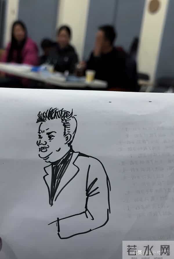 女演员张馨予上课开小差,偷画老师被抓包!事后称“有认真在听课”