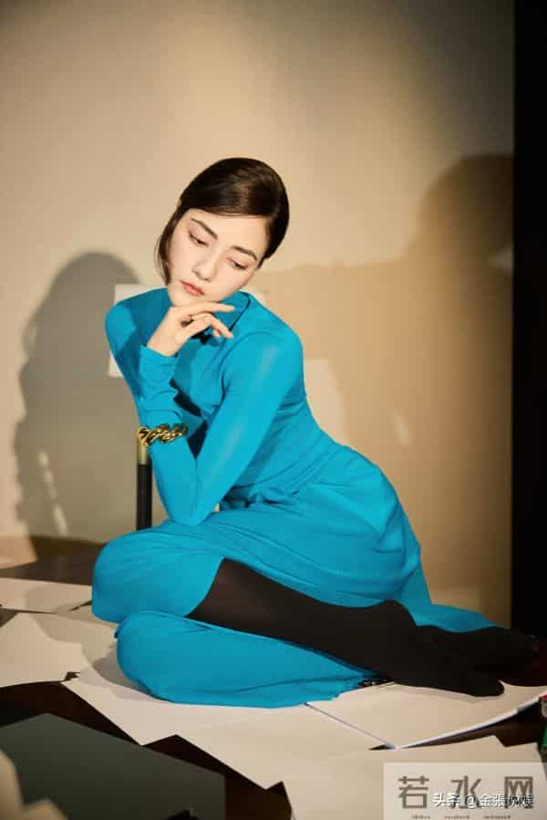 北京酒会太真实，吉娜"假胸"尴尬，娜然脸肿胀，秦舒培一脸男相