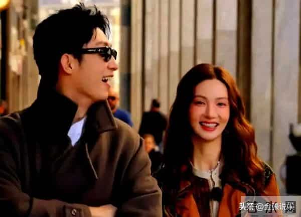 关系藏不住了？黄景瑜被曝有"新恋情"，金晨把腿放到他腿上！