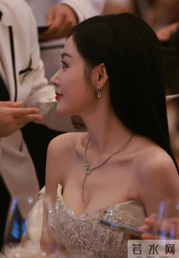 张天爱活动生图也太美了吧！这韵味也太有张力了。