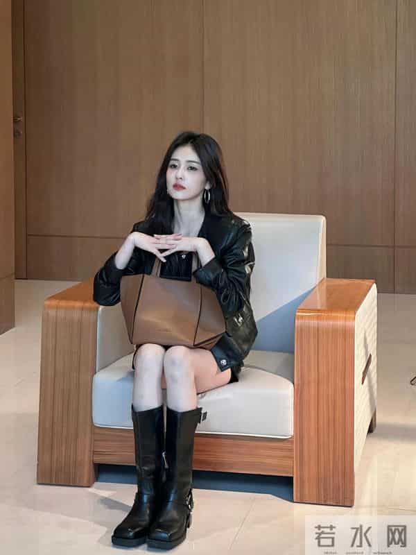 白鹿喜欢穿超薄肉色丝袜