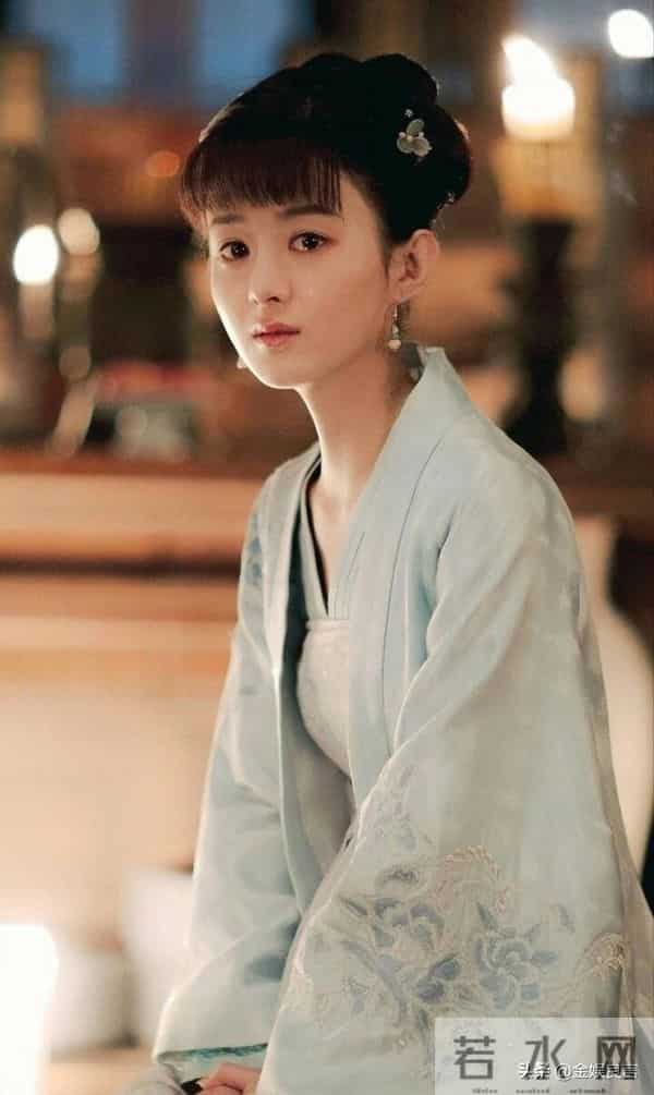 胡夏广西偶遇，被拍后斜眼表情冷漠，开9万敞篷车载女伴寒酸