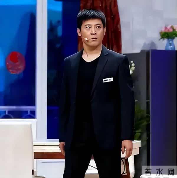 明着吃软饭?多次上春晚竟然全是老婆的功劳,结婚多年被拿捏死