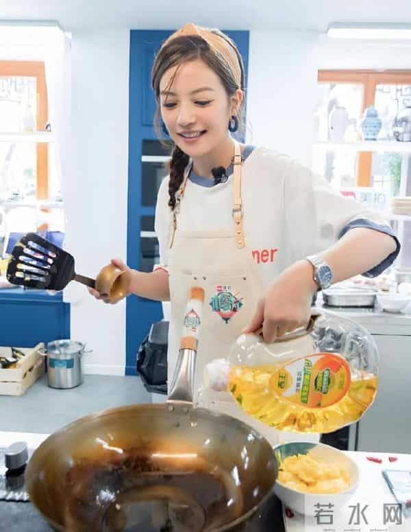 面相又变了！49岁赵薇近况曝光，又老又瘦没架子，却再无回头路走