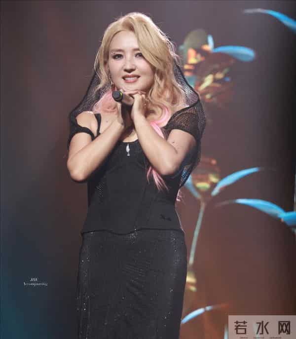 里子面子都丢了！39岁拼事业养4娃的何洁，给圈内离异女性提了醒