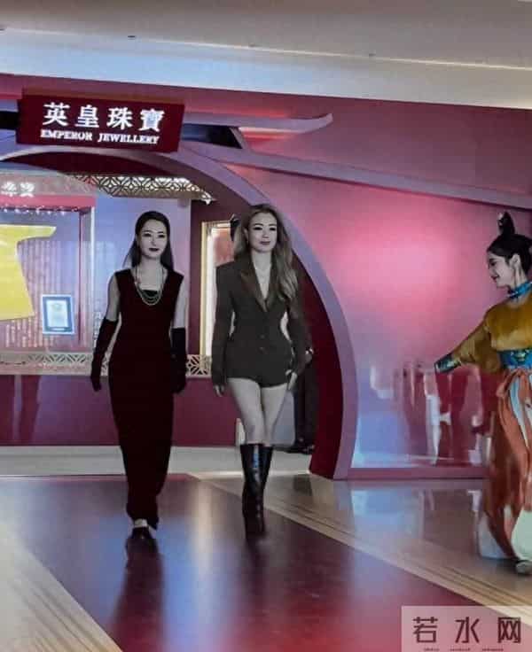 39岁白冰现身西安,貌美如花,难怪胡歌说:她太美了,都不敢看她