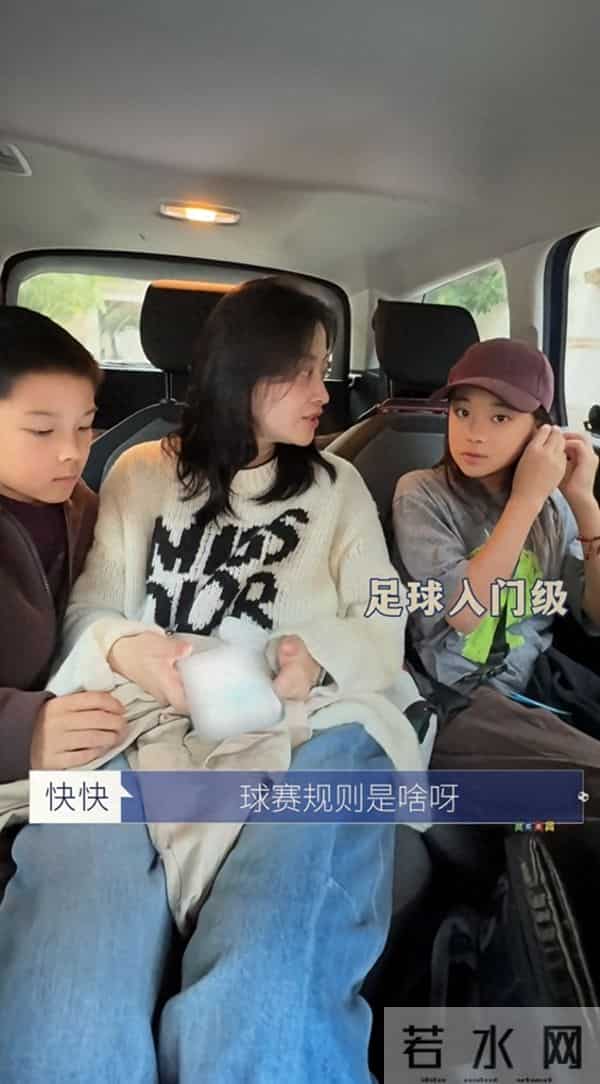 梅婷带娃游马德里,舅舅堪比男版梅婷,快快戴了耳环看起来挺酷!