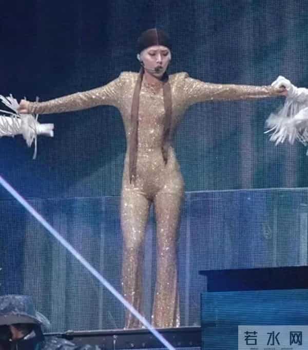 刘雨昕身材好得离谱,这么贴身的衣服一般人真驾驭不了!