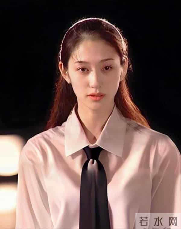 被前任折磨4年,流产2次,最后男闺蜜砸5亿"接盘"的李小冉有多离谱