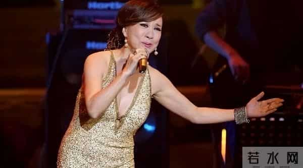 事业巅峰远赴美国，被老外“玩腻”后晚年回国，如今变成了这样！