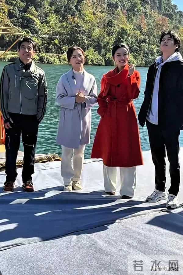 撒贝宁 龙洋四人现身东江湖录节目！帅哥美女真养眼，小撒抬头挺胸