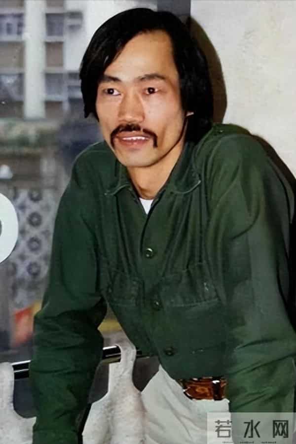 成龙豪掷800万请元华出山,老人果断拒绝,陈思诚10万却秒同意