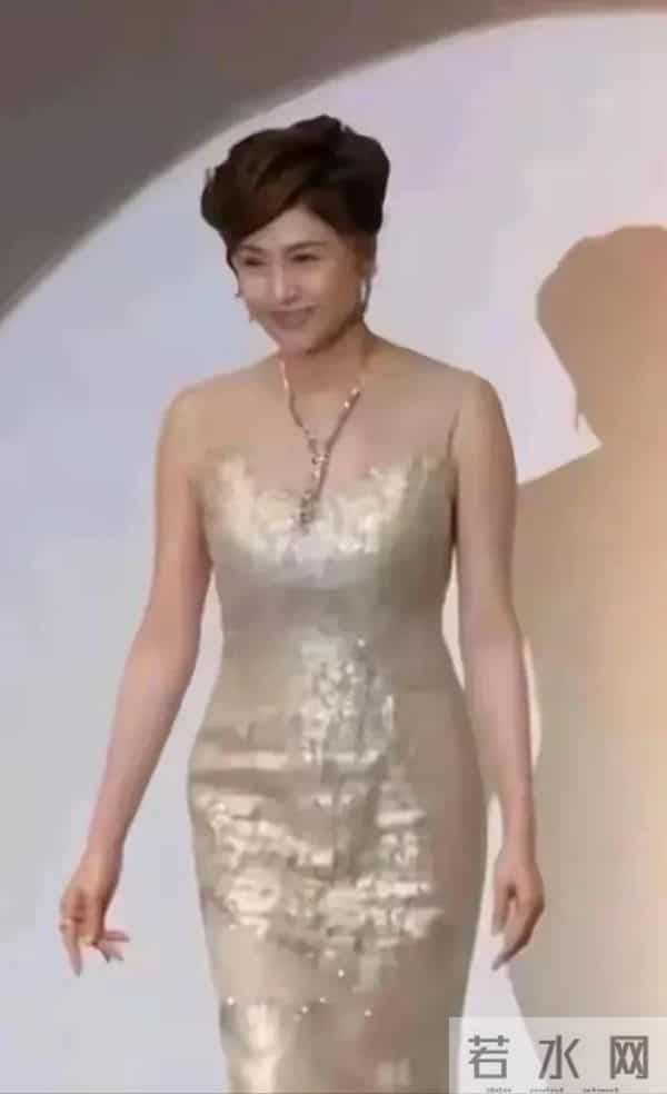 53岁藤原纪香近照曝光，长相不如方媛，但身材更饱满圆润一些