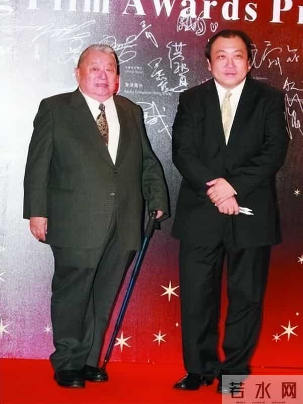 “捐款风波”10天后，王晶又爆周润发真实人品，原来我们都被骗了