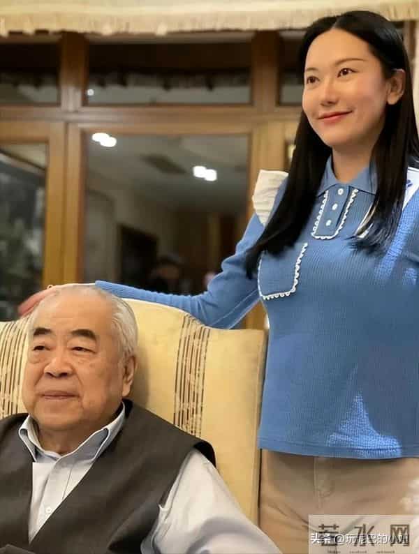 范曾露面回应，37岁徐萌近期产下独子，与54岁女儿断绝关系