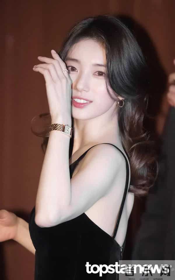 裴秀智 黑丝绒吊带裙，娇俏软媚太惊艳了！