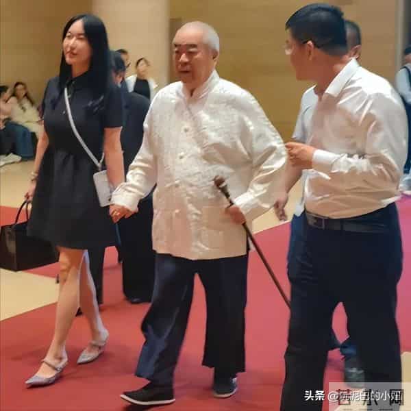 范曾露面回应，37岁徐萌近期产下独子，与54岁女儿断绝关系