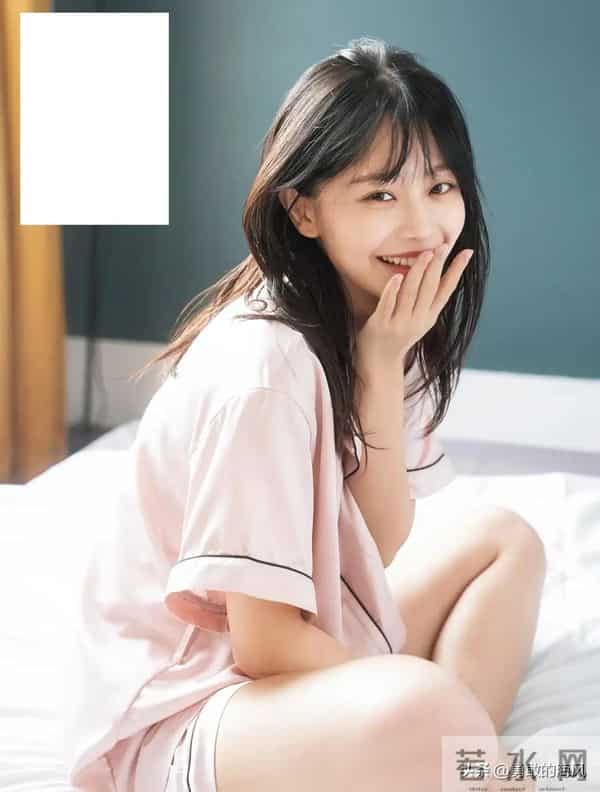 她以前叫花川芽衣，还有浅仓唯，不知道为什么总换名