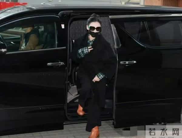 44岁张柏芝出庭造型封神!165cm骨相美人凭黑绿配穿出超强气场