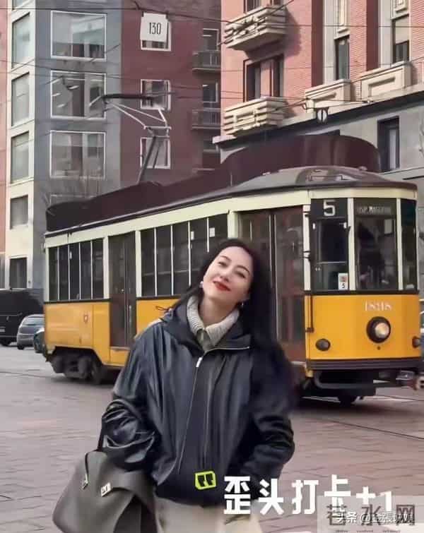 46岁高圆圆米兰街头放飞!没人认出素颜狂拍，生图状态看呆路人