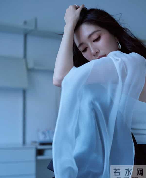 江疏影光脚美照，清冷美丽！