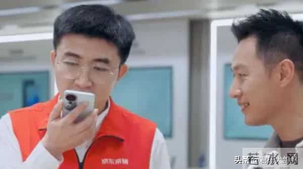 他是央视“学历最高”男主持，倪萍的接班人，娶演员妻子很幸福