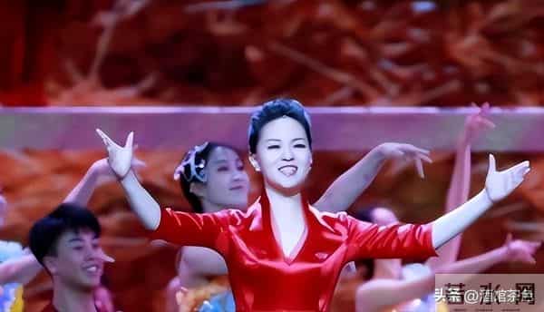 他俩原来是夫妻，她是著名歌唱家，12次上春晚，丈夫是企业董事长