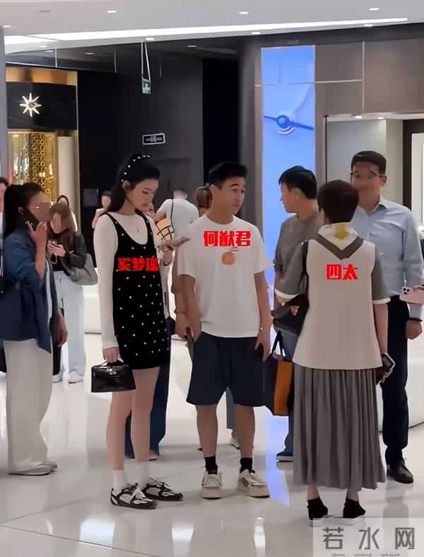 奚梦瑶凸肚疑似怀第三胎,与何猷君甜蜜现身,同行还有奶奶梁安琪