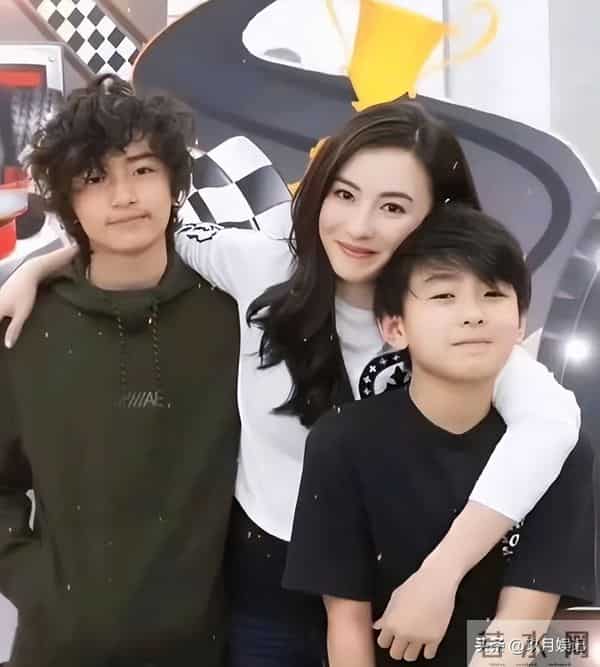 法庭之上崩溃大哭的张柏芝,当众大喊:不公平,所有东西都是假的