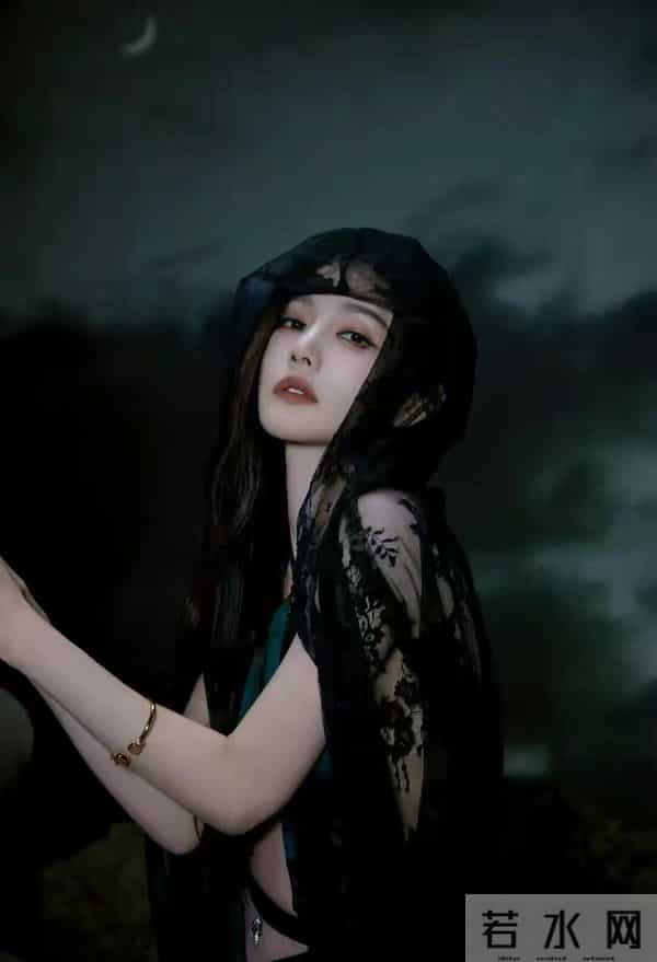 李一桐建模级美腿+慵懒纯欲感,34岁少妇韵味美到犯规