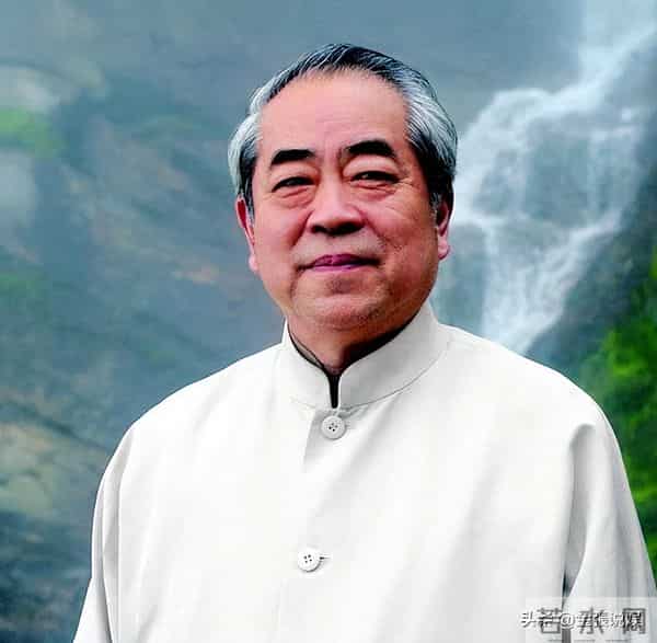 与女儿断绝关系仅1天，范曾担心的事发生了，小50岁娇妻受牵连