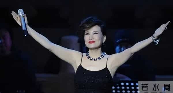 事业巅峰远赴美国，被老外“玩腻”后晚年回国，如今变成了这样！