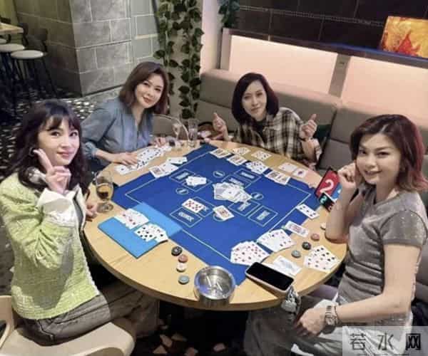 香港名流聚会打掼蛋,关之琳与顾纪筠组局,72岁钟镇涛携妻参与