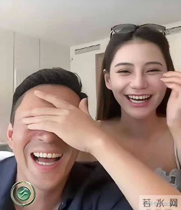 s妈痛哭,小s晒全家福,大s去世10个月,她们一家都变了