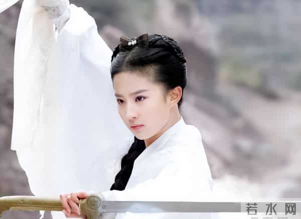 国内挣钱国外花？被金鹰奖"除名"的刘亦菲，终是为母亲的糊涂买单