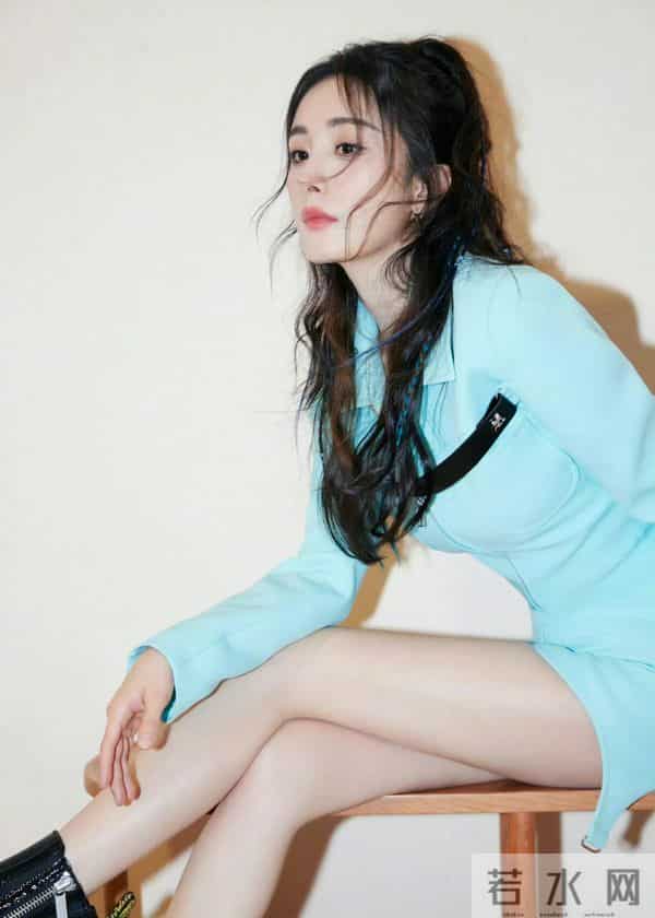 杨幂真是人美腿白