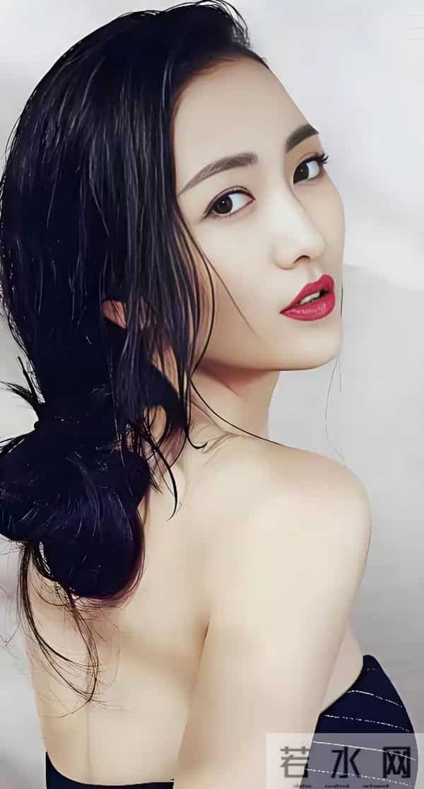 王鸥的迷人魅力,优雅与惊艳并存