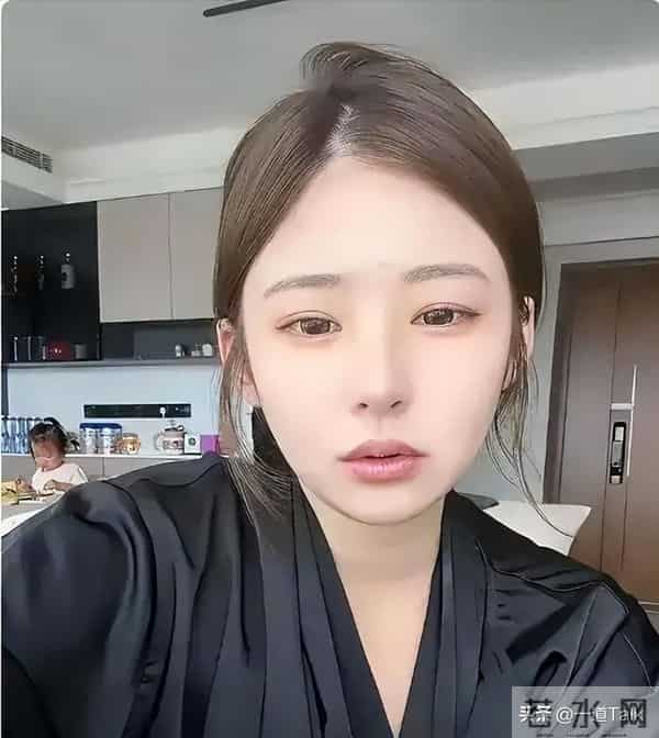 里子面子都丢了，黄一鸣自曝大四实习期怀孕，撕下王思聪的"体面"