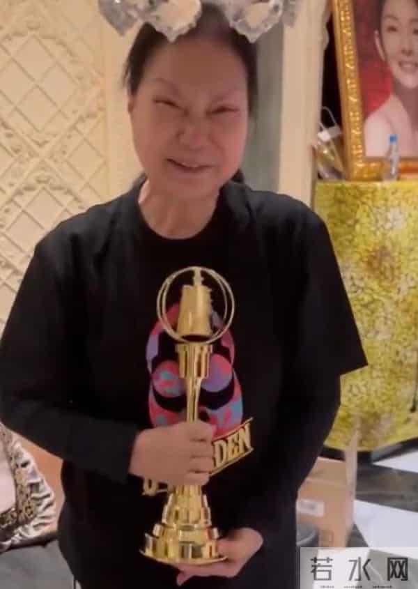 迟来的深情比草都贱,看到小S晒和大S合照,"小心思"藏不住了