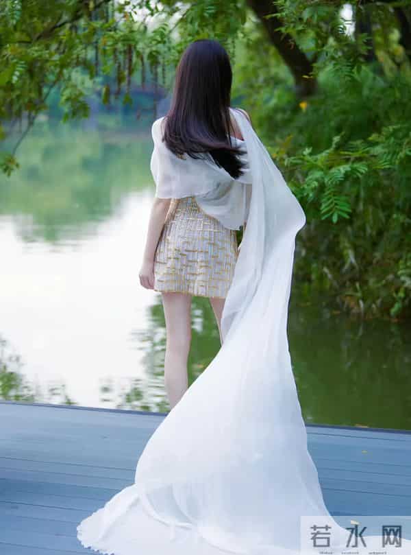 唐嫣 白纱衣+长腿,柔艳甜美风拉满!