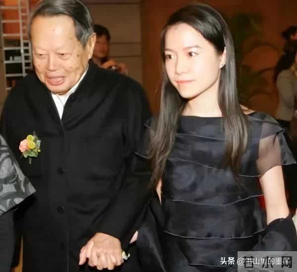 杨振宁去世2个月,翁帆终于露面,坦言2件小事,迎来全网口碑暴涨