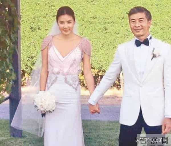 她抛下7亿的黎明，下嫁破产老头，44岁生活凄惨的她后悔了吗？