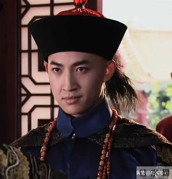 偶遇王阳带妻女逛街,抱女儿画面好温馨,老婆高斯正脸曝光引热议