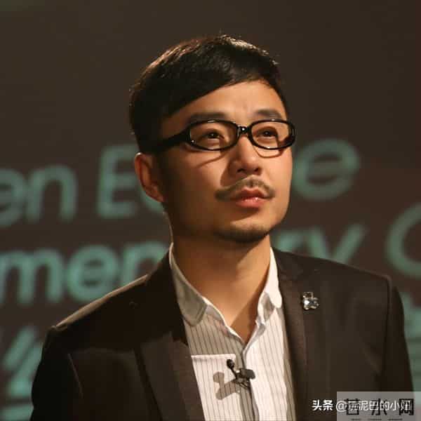 51岁汪涵现状-常年居住在长沙,穿人字拖嚼槟榔,大烟斗不离身