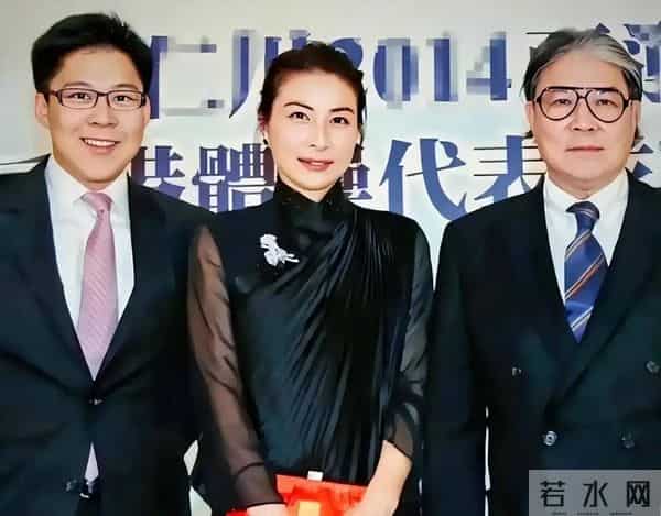 正式官宣！45岁霍启刚又升职了，级别很高，妻子郭晶晶的话全应验