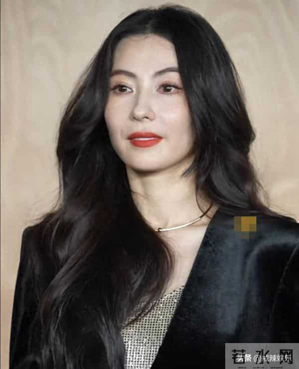 张柏芝庭审大哭,助理称手机掉马桶,滑稽戏一幕又一幕!金句频出